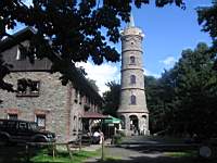 Gipfel des Bergen Jadlová mit einem angenehmen Restaurant