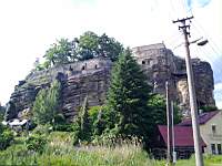 Die in den Fels gehaute Burg Sloup. Die Filmenmacher benutzen die Burg beim Mrchenfilmen.