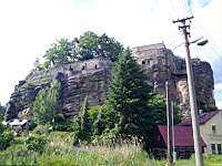 Hrad Sloup vykutaný do skály